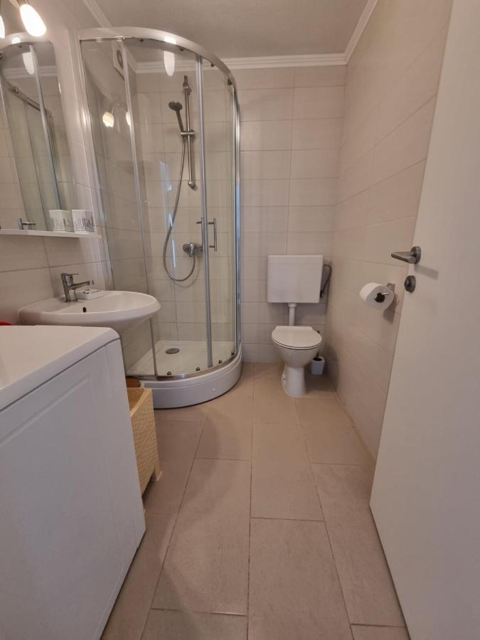 Apartmani Mistral Rogoznica  Esterno foto