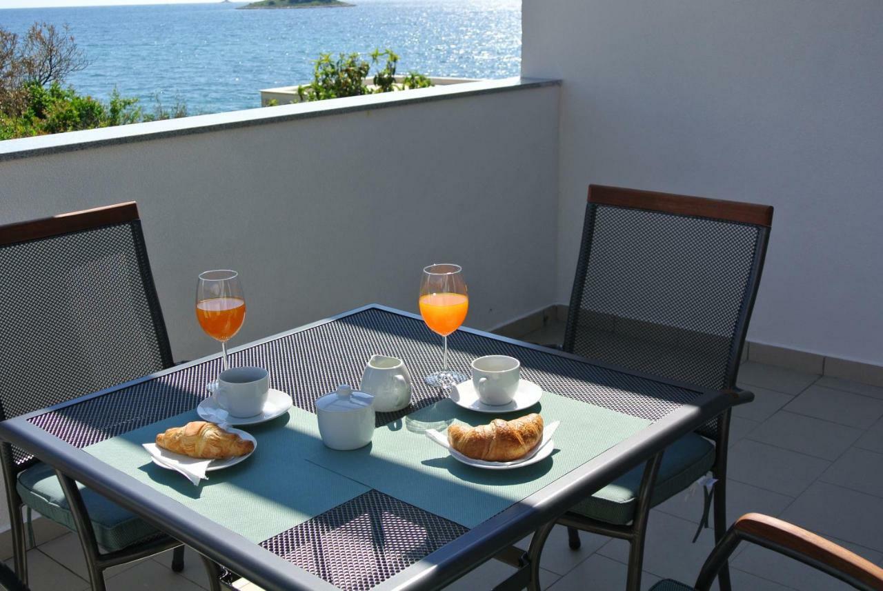 Apartmani Mistral Rogoznica  Esterno foto