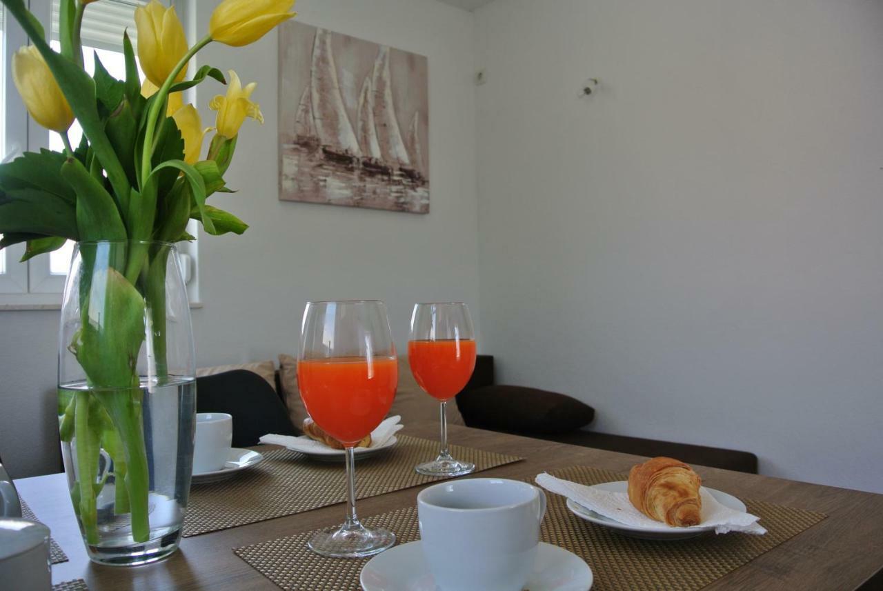 Apartmani Mistral Rogoznica  Esterno foto